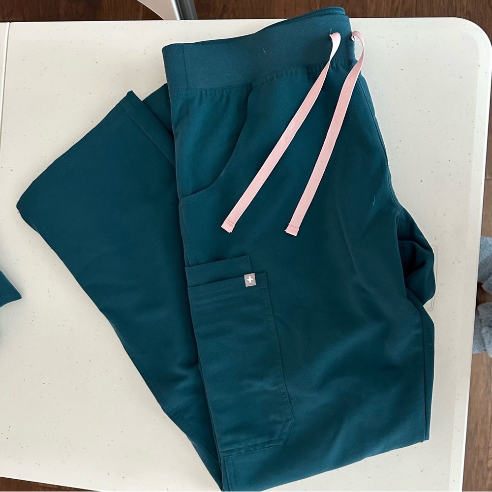 Figs Bundle 3 Items! Caribbean Blue. Medium Kade pants- regular length & 2 tops